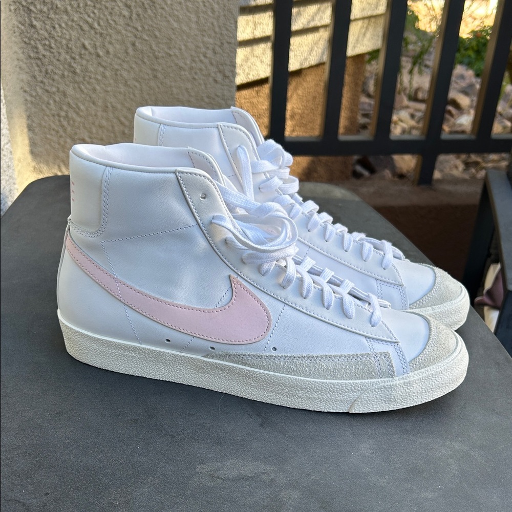 Nike Men’s White and Pink Sneakers Sz 12